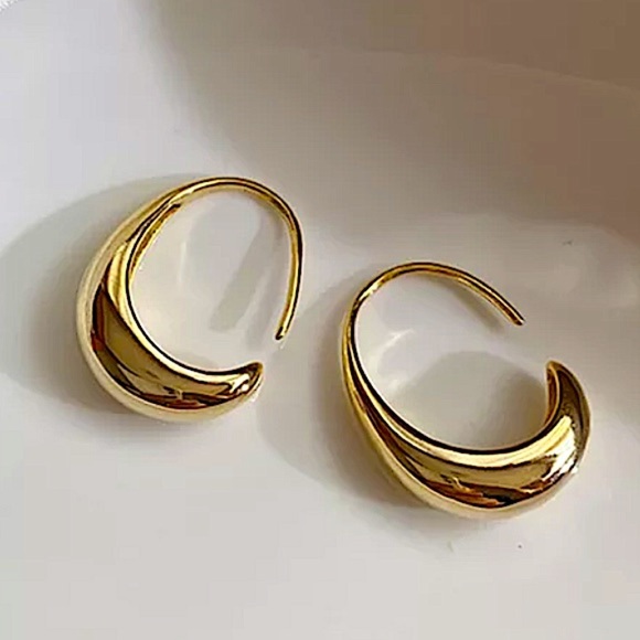 GOLD PLATED 18K HOOP MINIMALIST EARRINGS - Picture 1 of 6